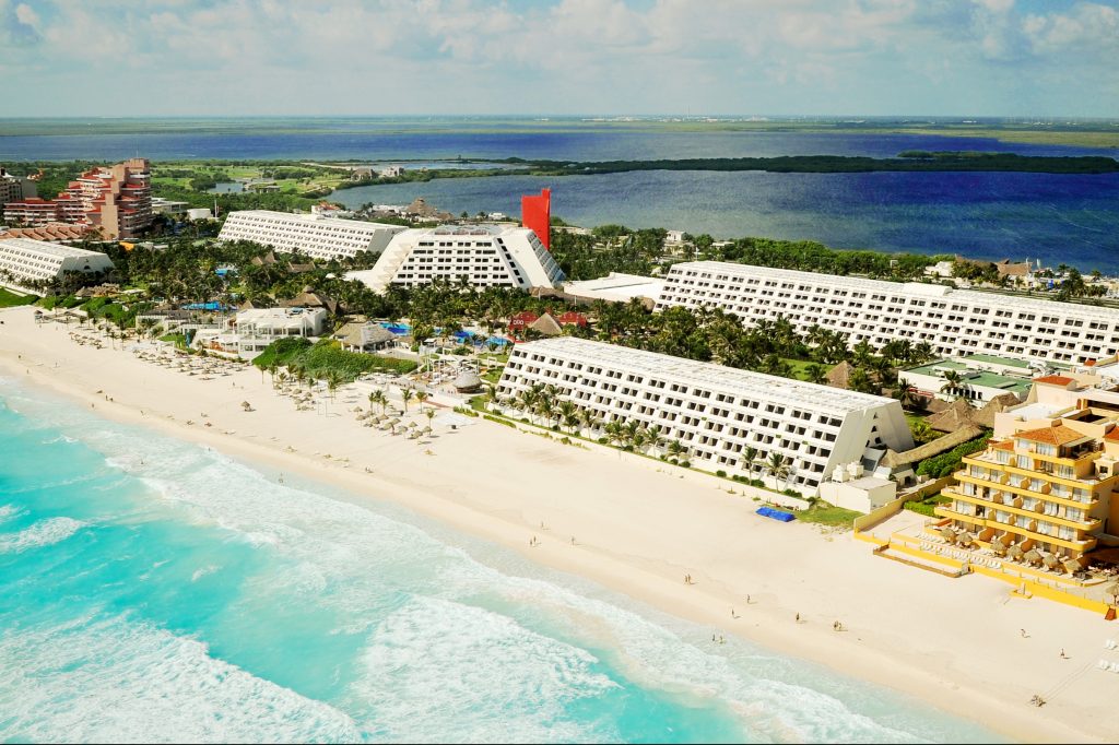 where is grand oasis cancun