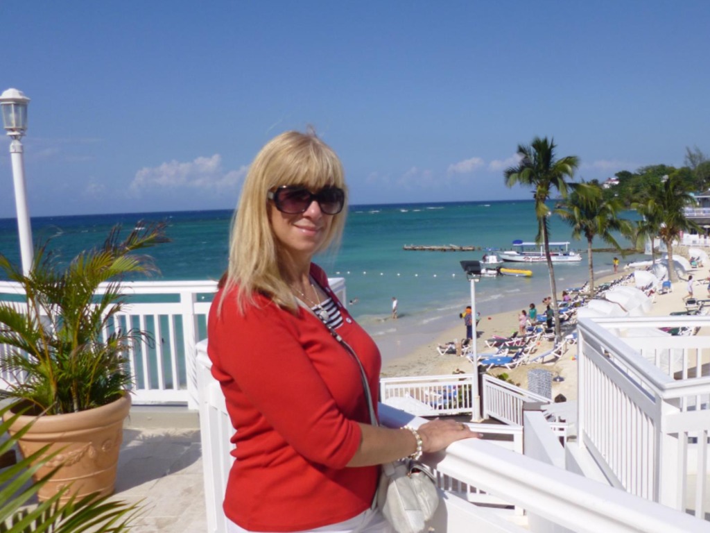 Mary de Almeida receives ACTA’s 2024 Leisure Travel Advisor award