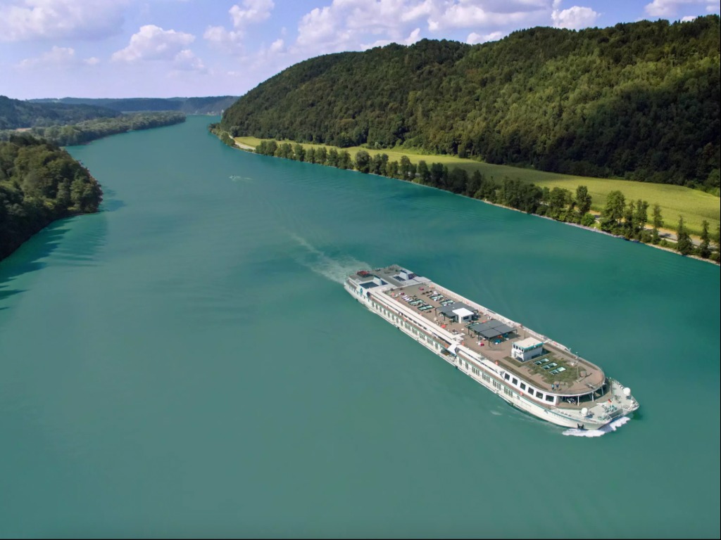 Riverside Luxury Cruises has a new online education platform & certification program